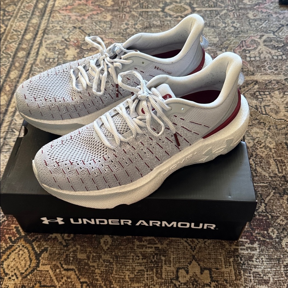 Under Armour Infinite Elite Running Shoes grey with crimson accent